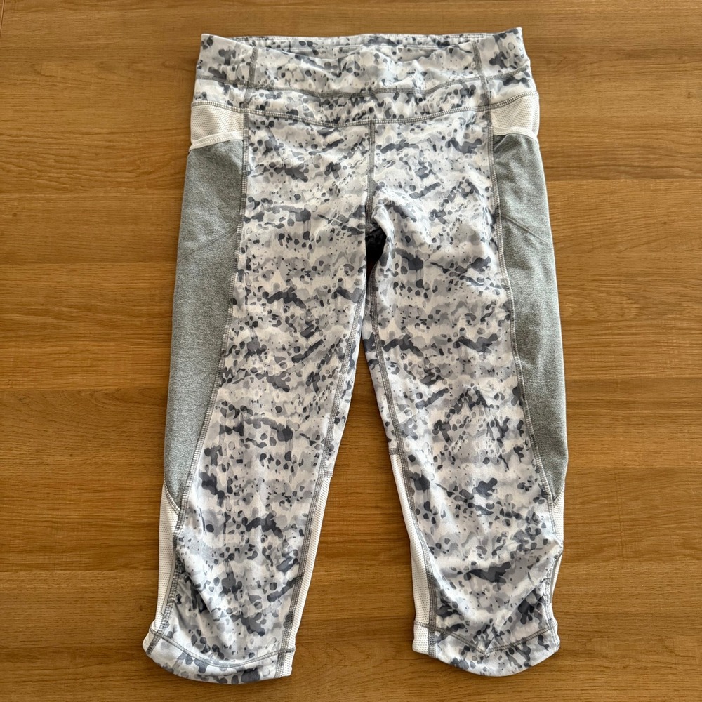 Athleta Womens Grey White Abstract Camo Mesh Crop Leggings Small Zipper Pocket